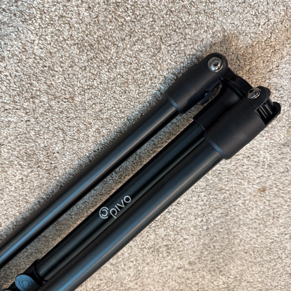 Pivo Black Tripod with Remote - Picture 6 of 16